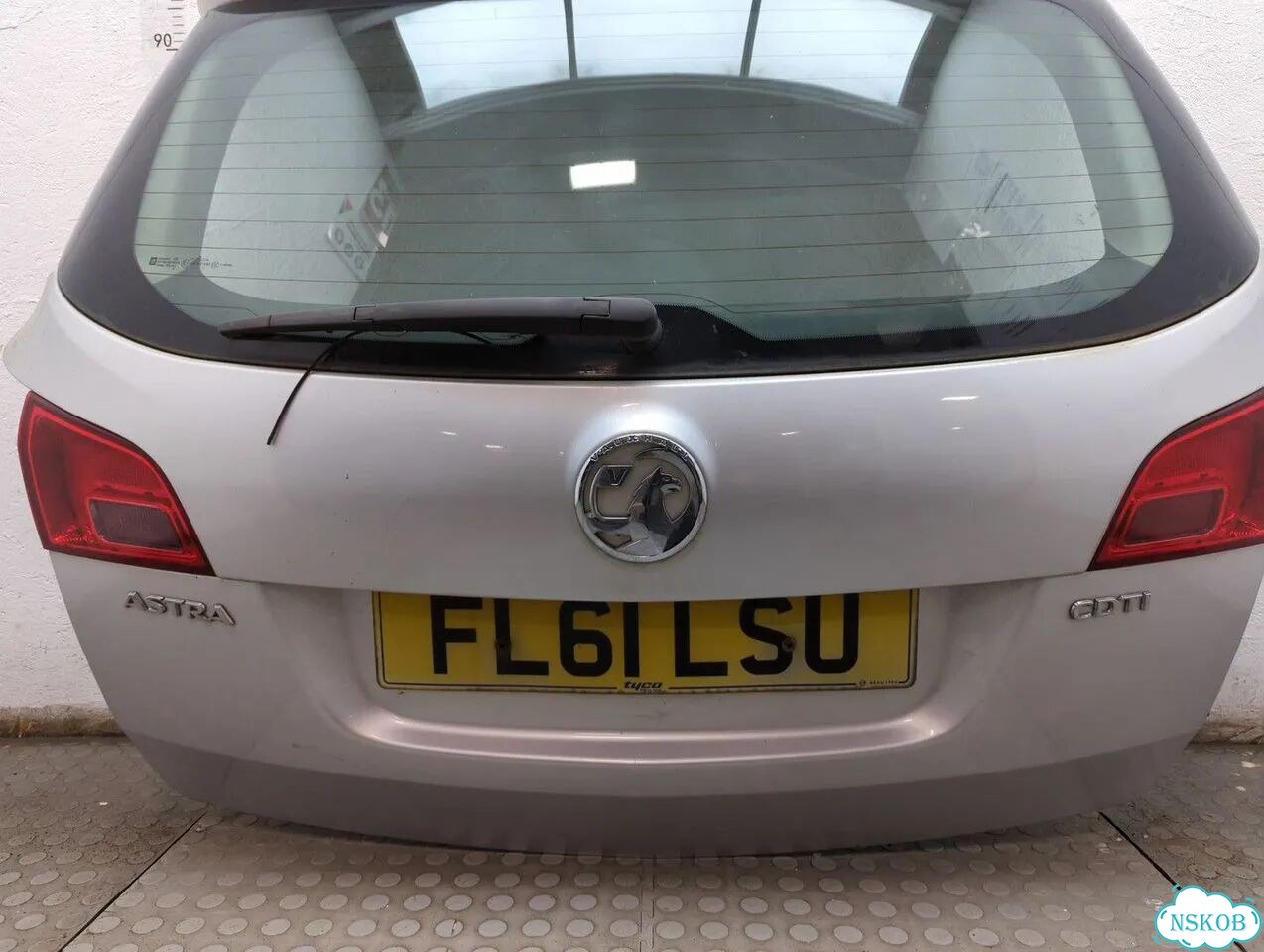 Крышка багажника Opel Astra J фото 2