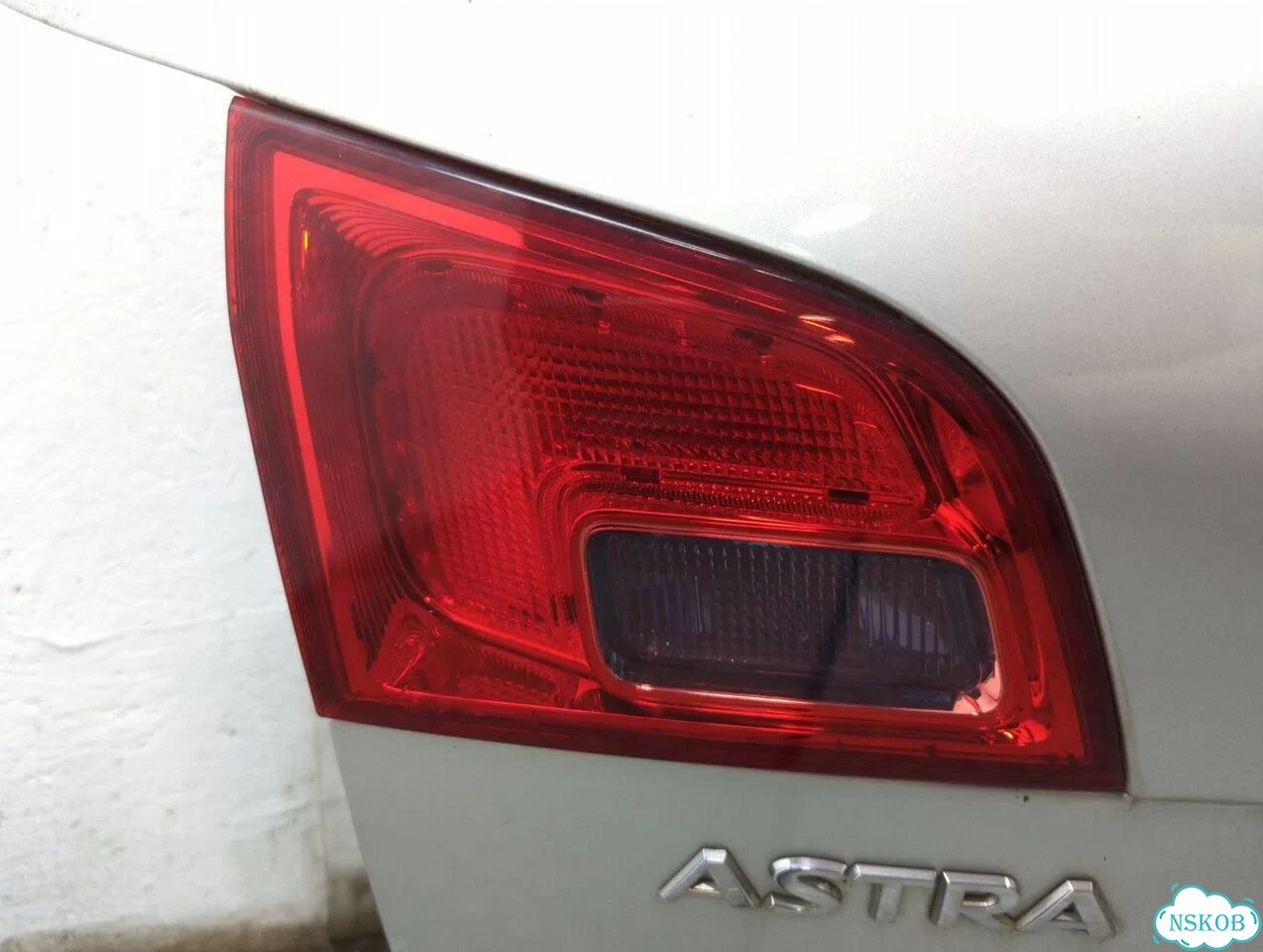 Крышка багажника Opel Astra J фото 4