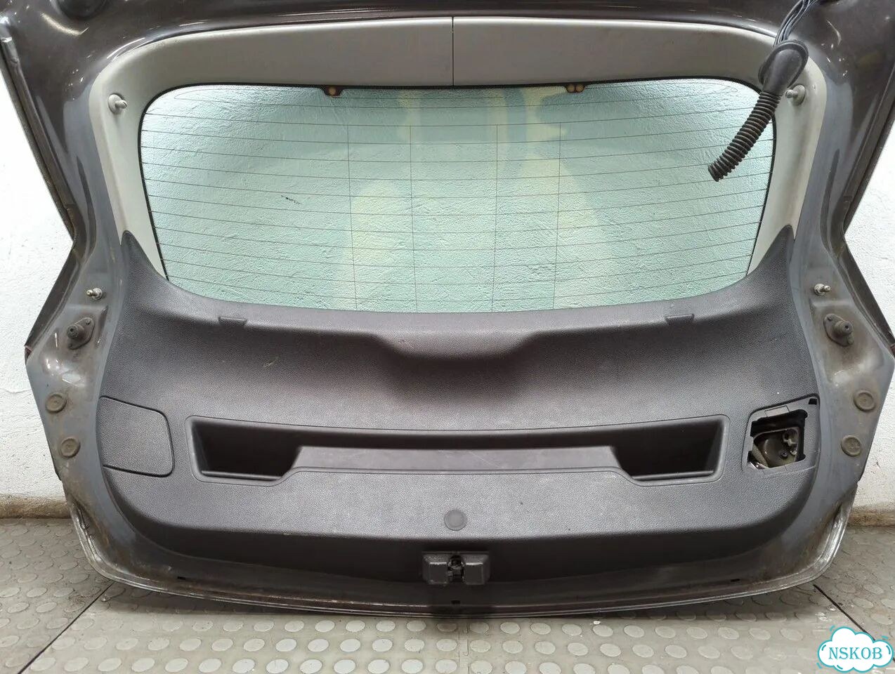 Крышка багажника Opel Astra J фото 9