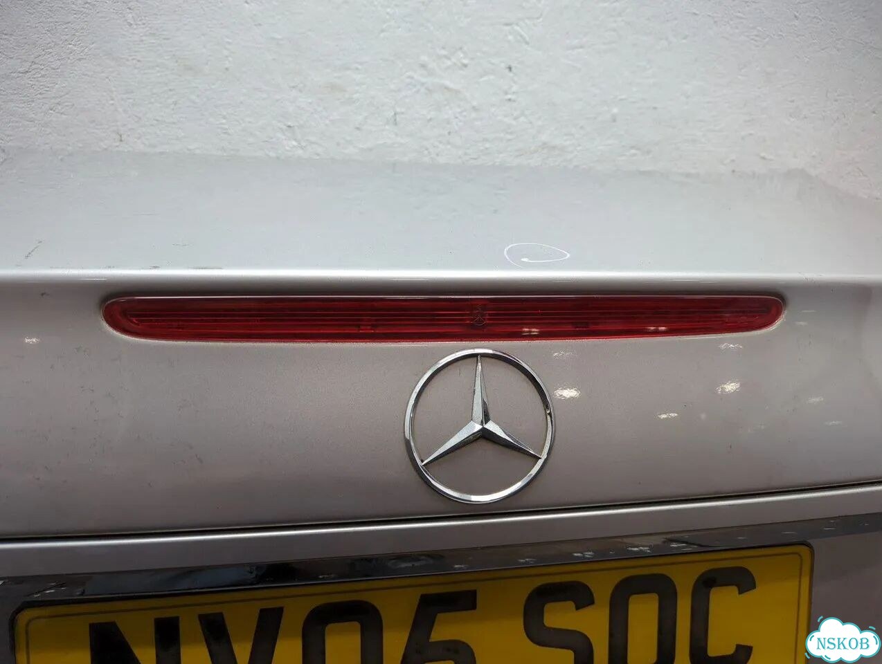 Крышка багажника Mercedes E W211 фото 4