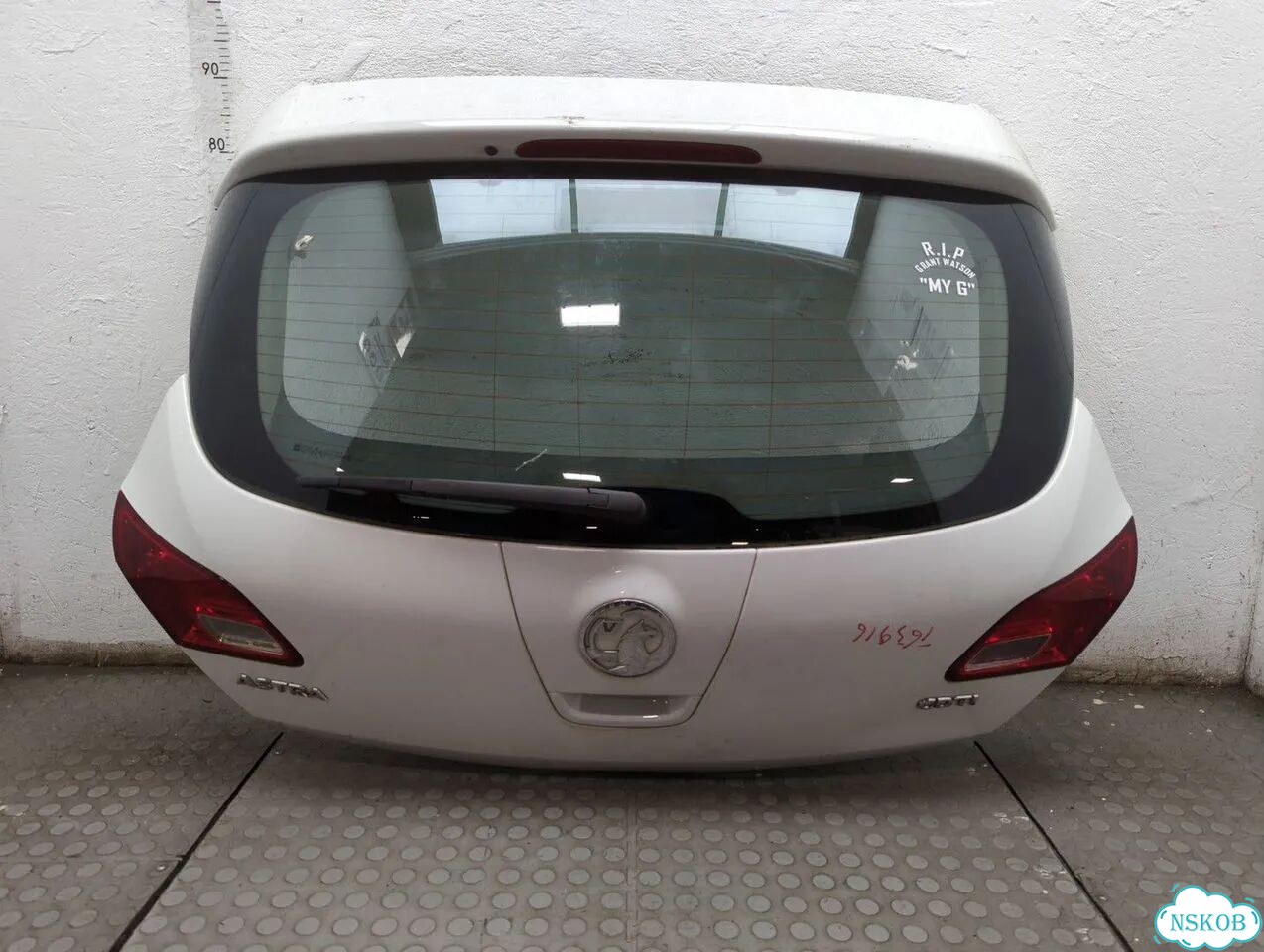 Крышка багажника Opel Astra J фото 1