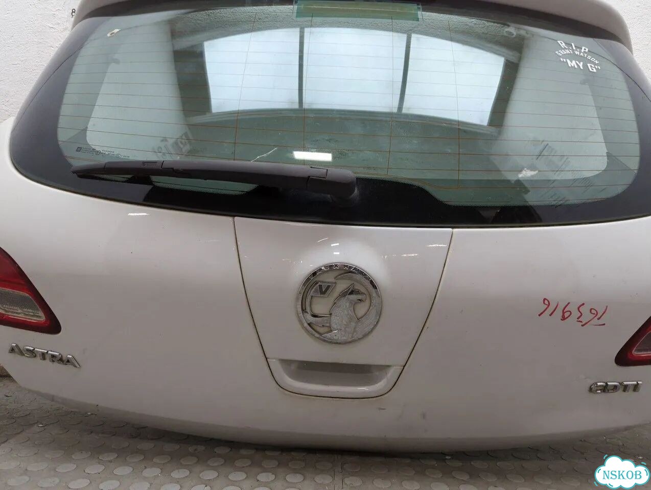 Крышка багажника Opel Astra J фото 2