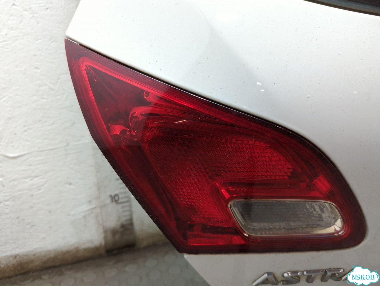 Крышка багажника Opel Astra J фото 3