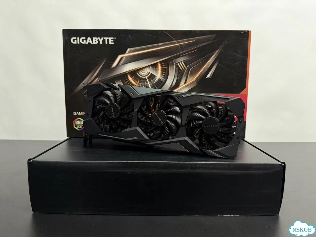 Видеокарта gigabyte RX 5700XT фото 2