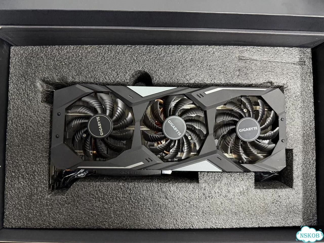 Видеокарта gigabyte RX 5700XT фото 3