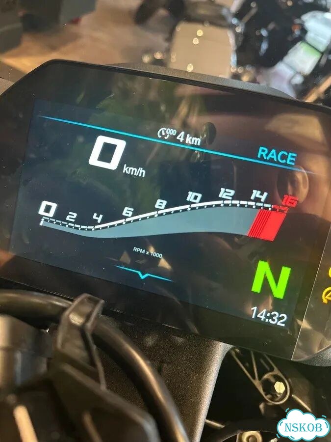 BMW M 1000 RR, 2025 фото 11