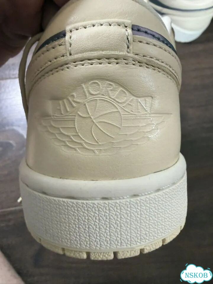 Air Jordan 1 Low SE фото 4