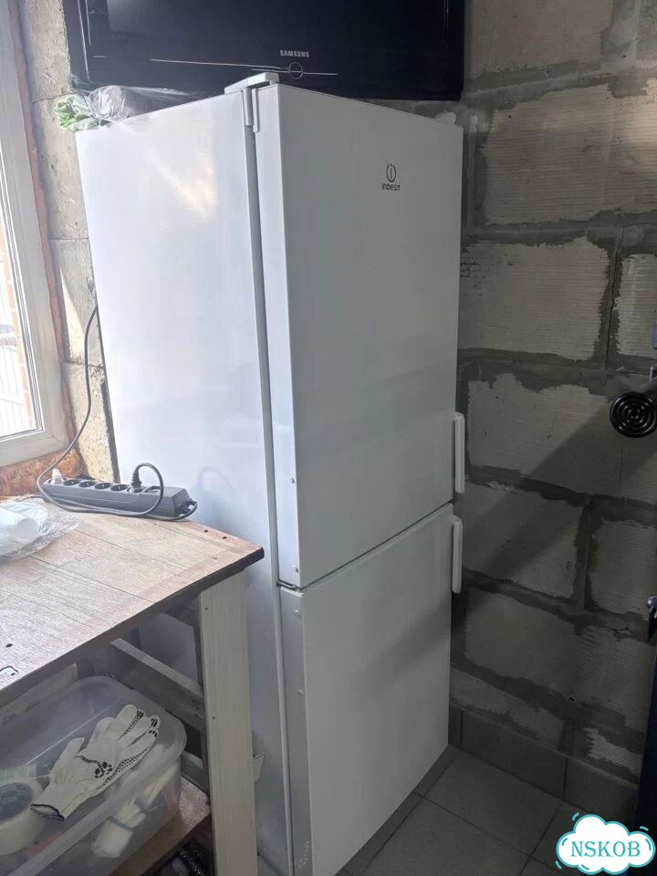 Холодильник indesit фото 1