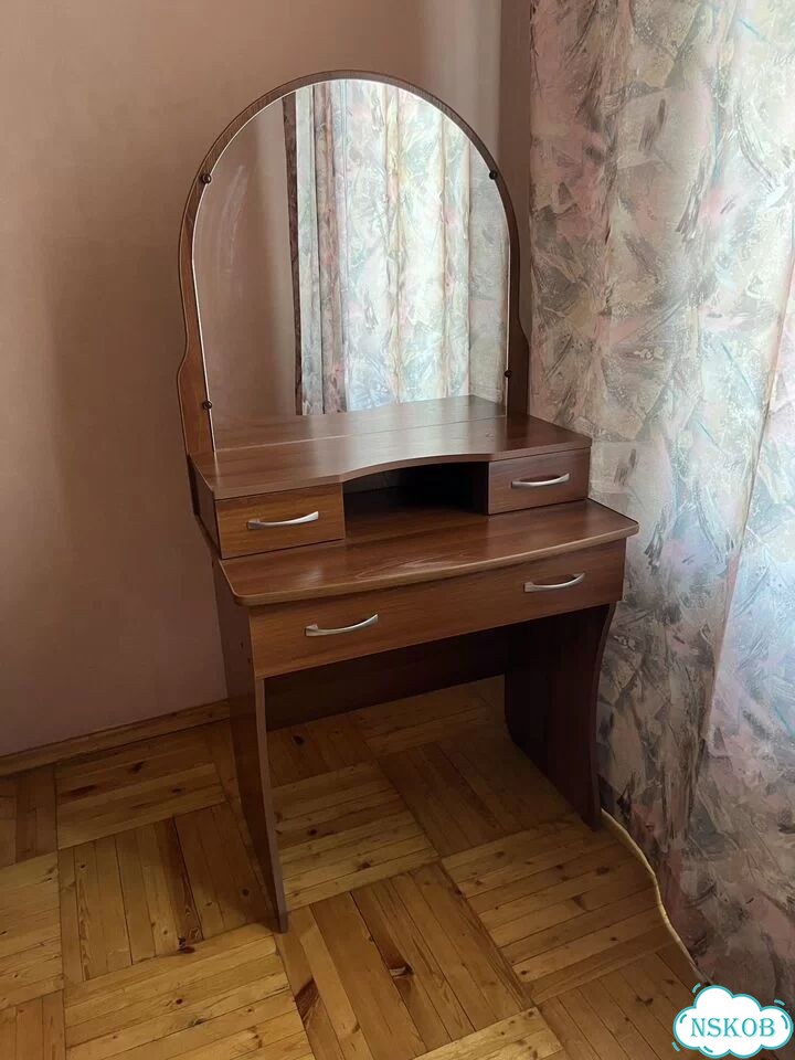 Трюмо с зеркалом бу фото 1