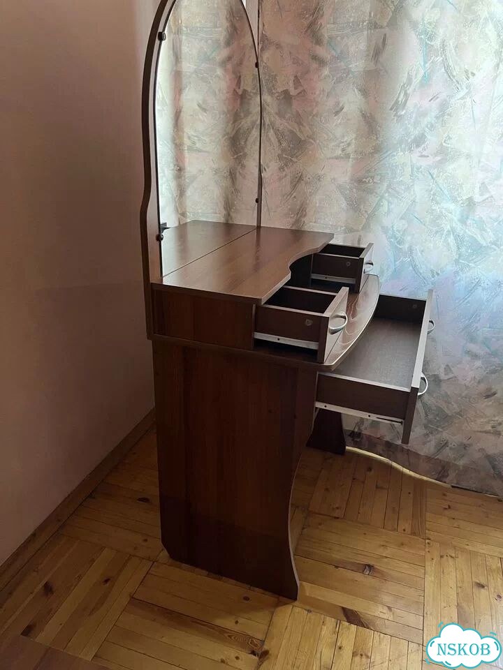 Трюмо с зеркалом бу фото 2