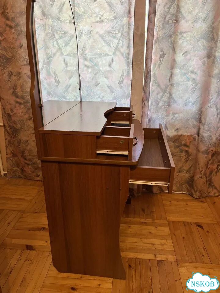 Трюмо с зеркалом бу фото 5