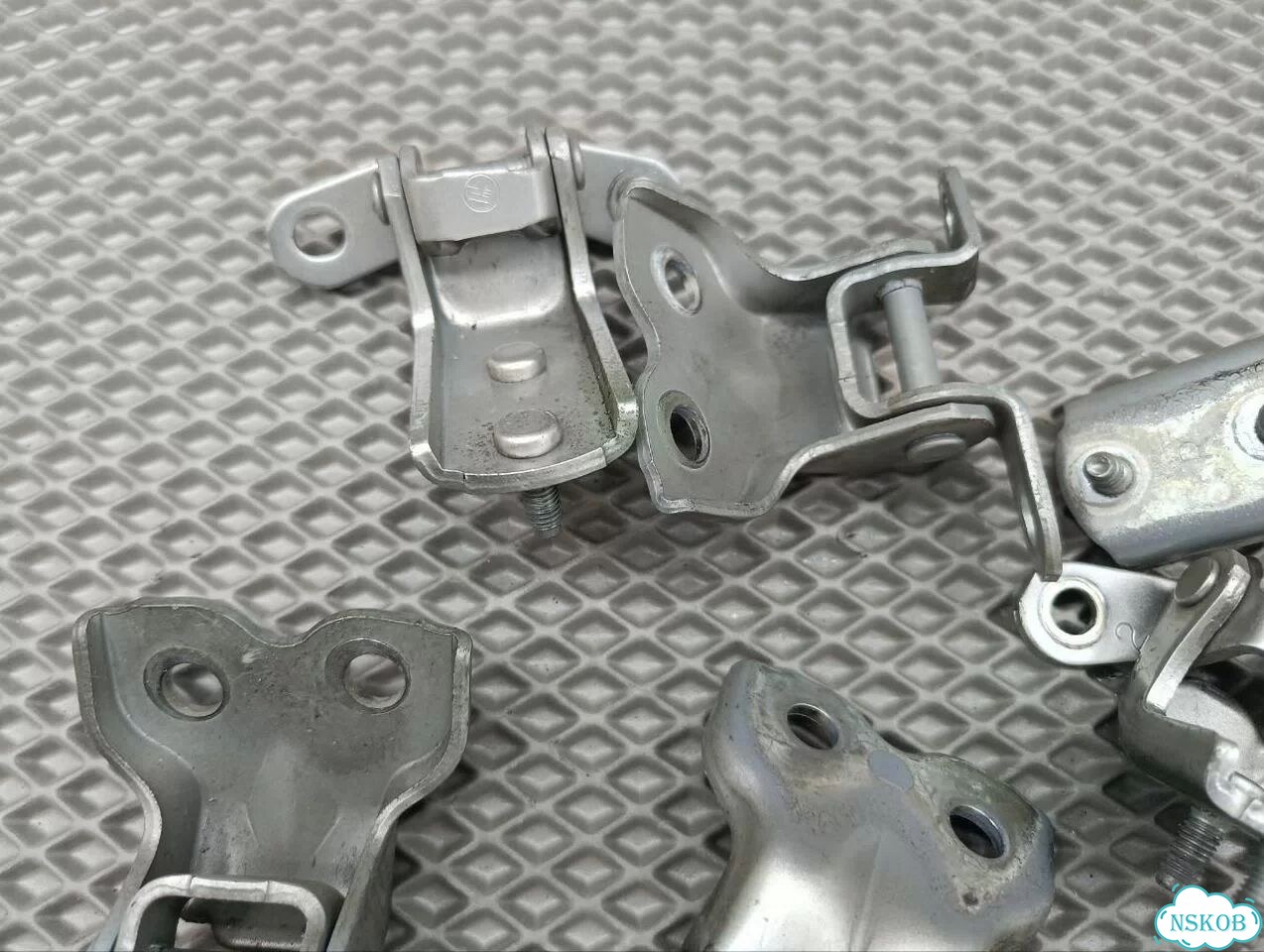 Петля двери toyota nadia ACN10 1azfse 2001 фото 3
