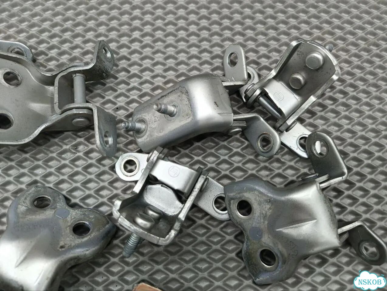 Петля двери toyota nadia ACN10 1azfse 2001 фото 4