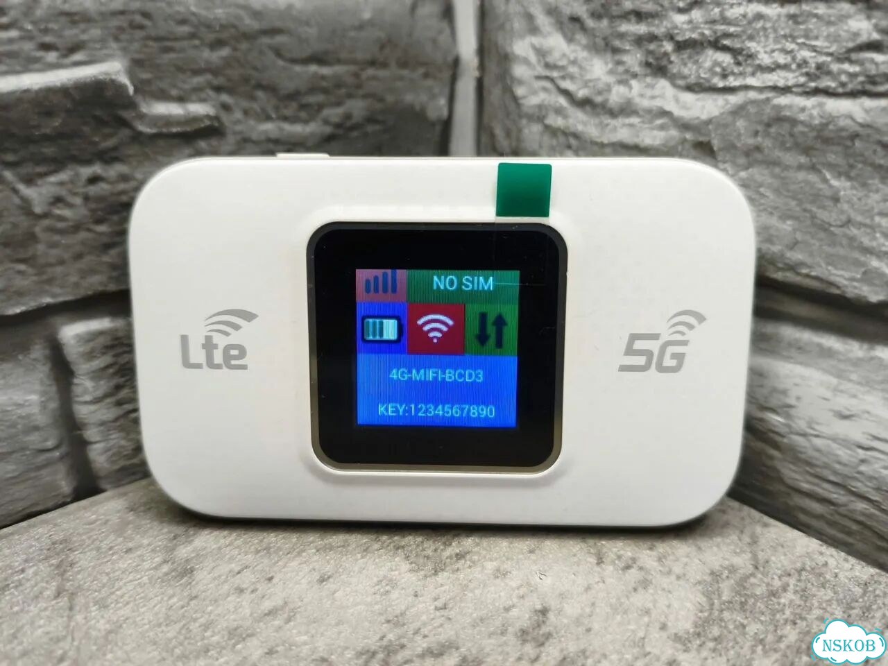 Карманный 4G WiFi роутер модем с дисплеем АКБ 3000 фото 1
