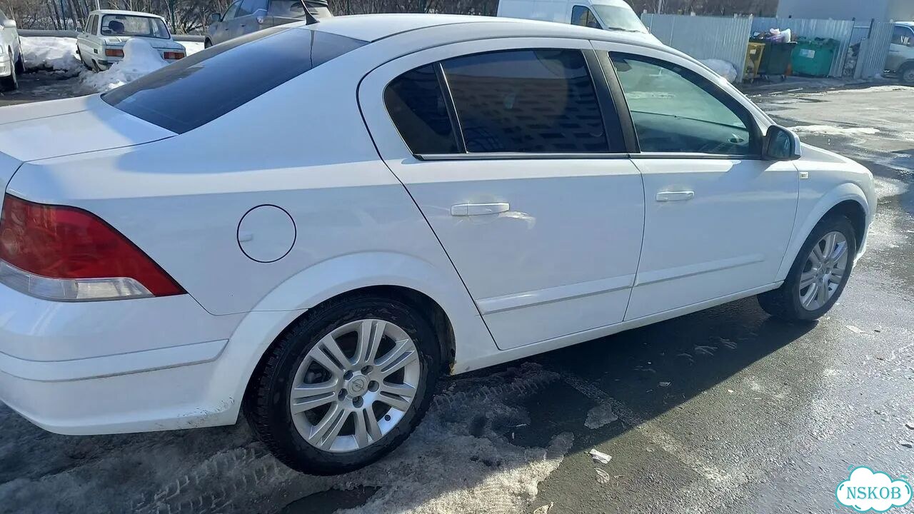 Opel Astra 1.8 AT, 2012, 136 000 км фото 2