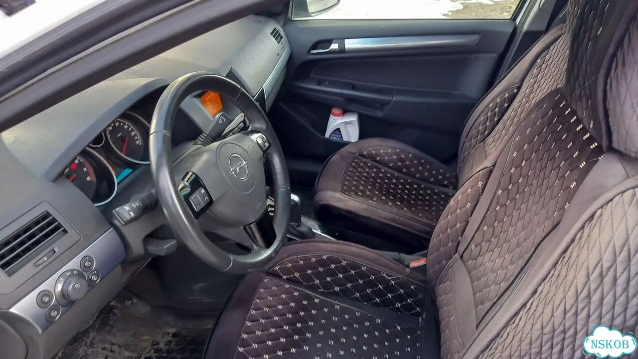 Opel Astra 1.8 AT, 2012, 136 000 км фото 9
