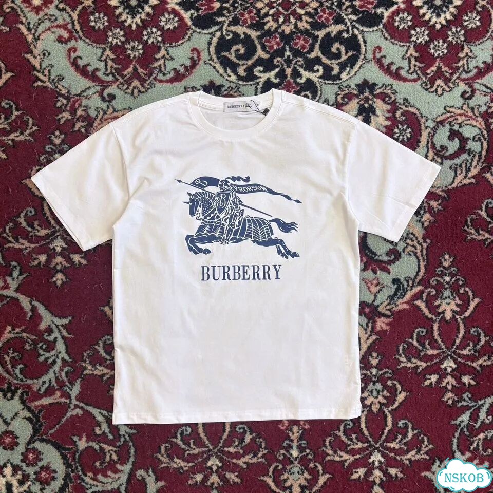 Футболка летняя Burberry на руках фото 1