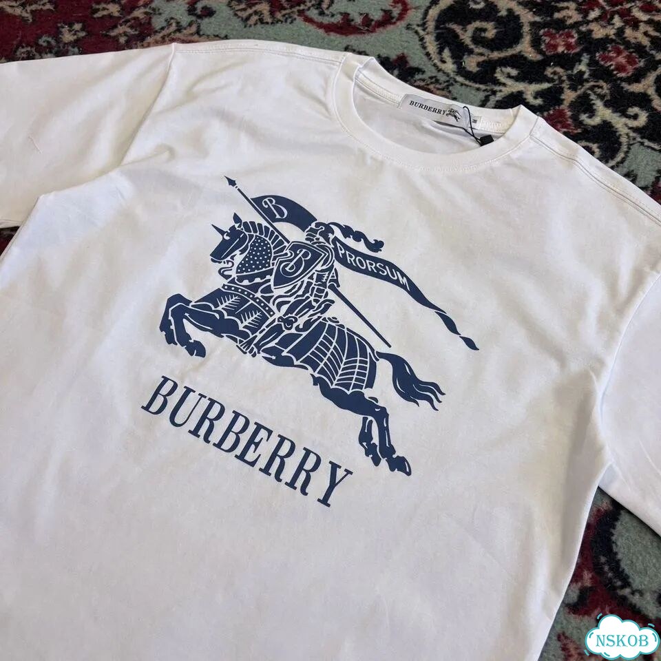 Футболка летняя Burberry на руках фото 3