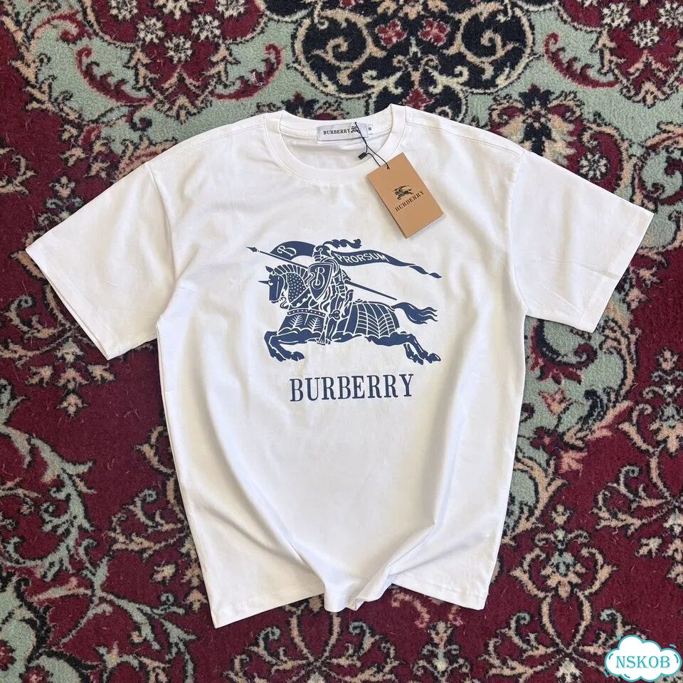 Футболка летняя Burberry на руках фото 4