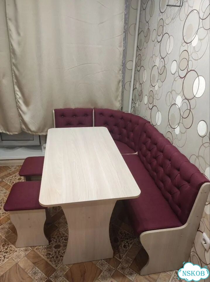 Кухонный уголок со столом и стульями бу фото 1