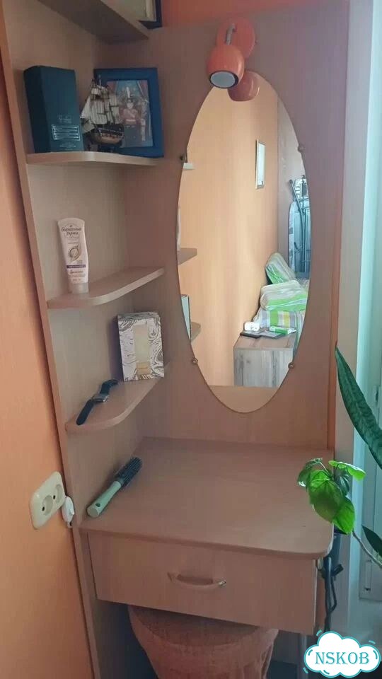 Туалетный столик с зеркалом фото 1