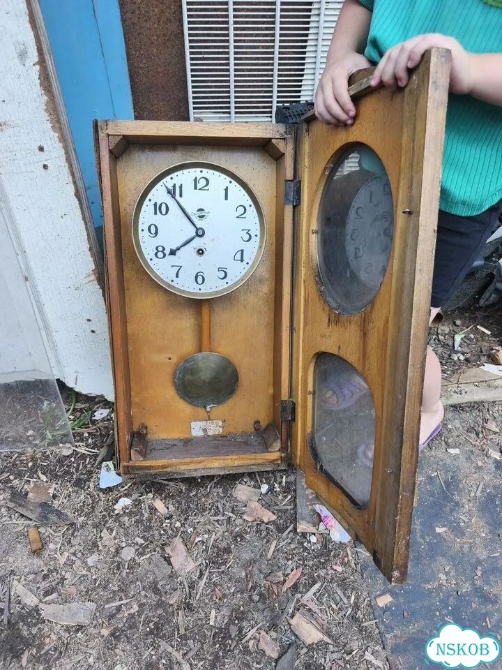Старинные настенные часы фото 1