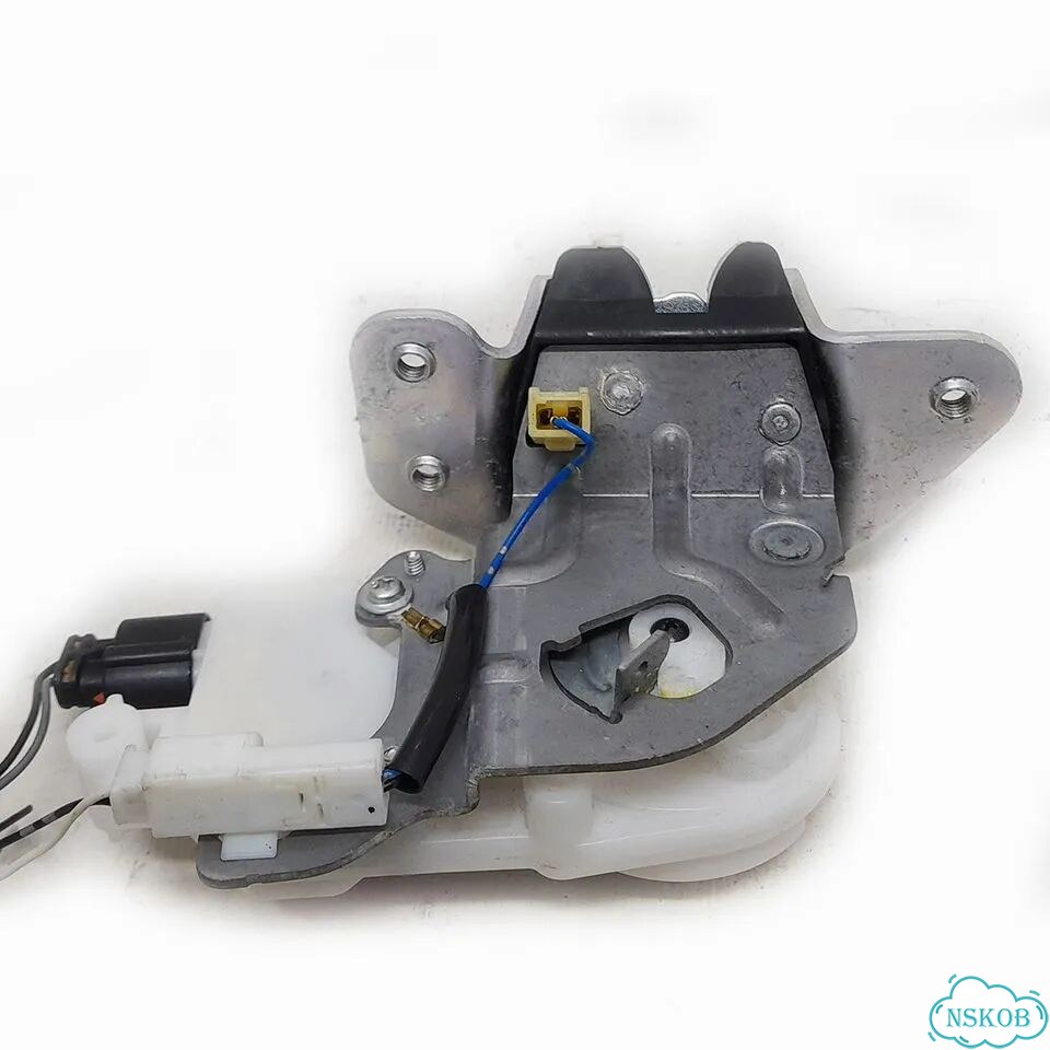 Замок двери / крышки багажника mitsubishi delica D5 CV5W 2,4L 4B12 фото 2