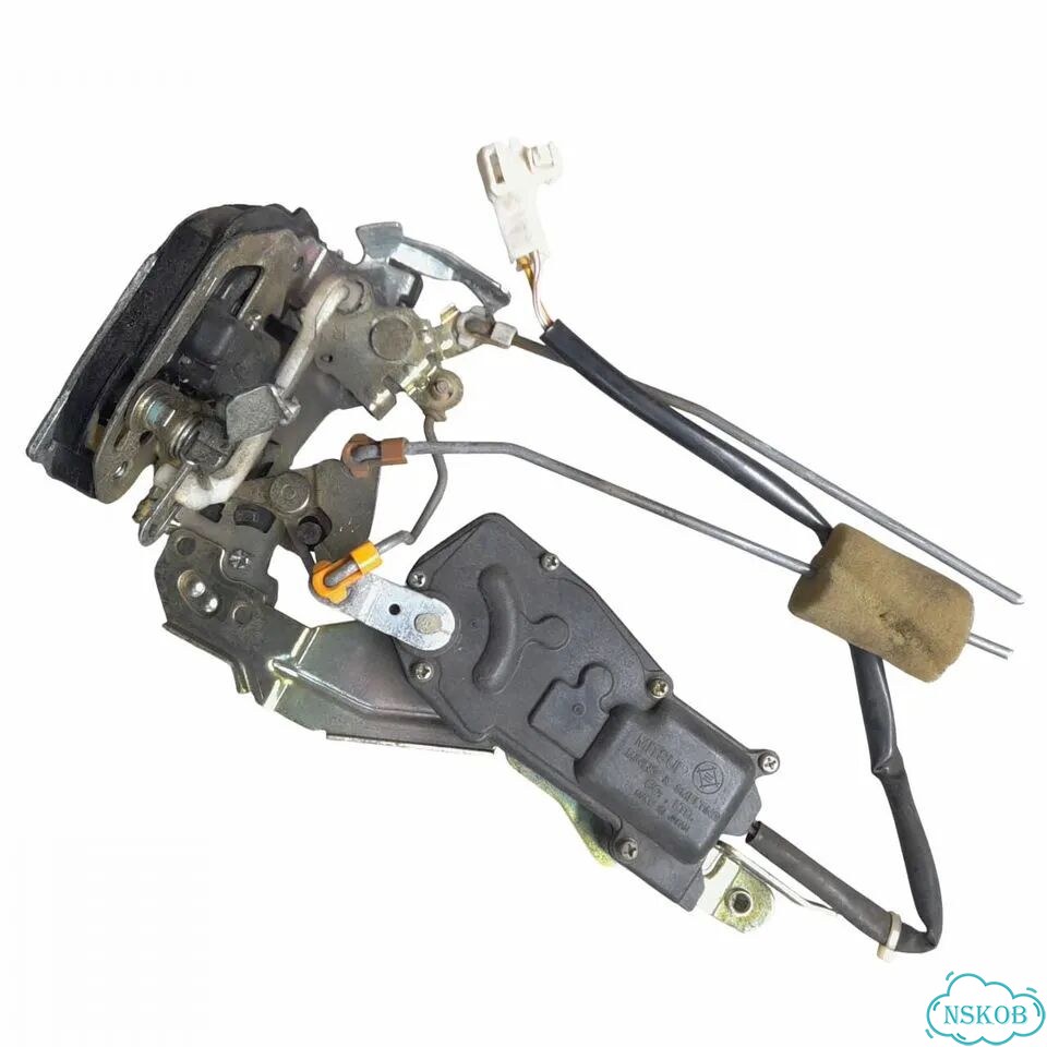 Замок боковой двери toyota carina ED ST200 1,8L 4S-FE фото 2