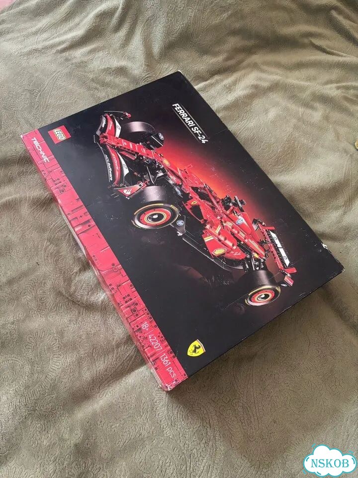 Коробка от Lego Technic Ferrari SF-24 фото 1