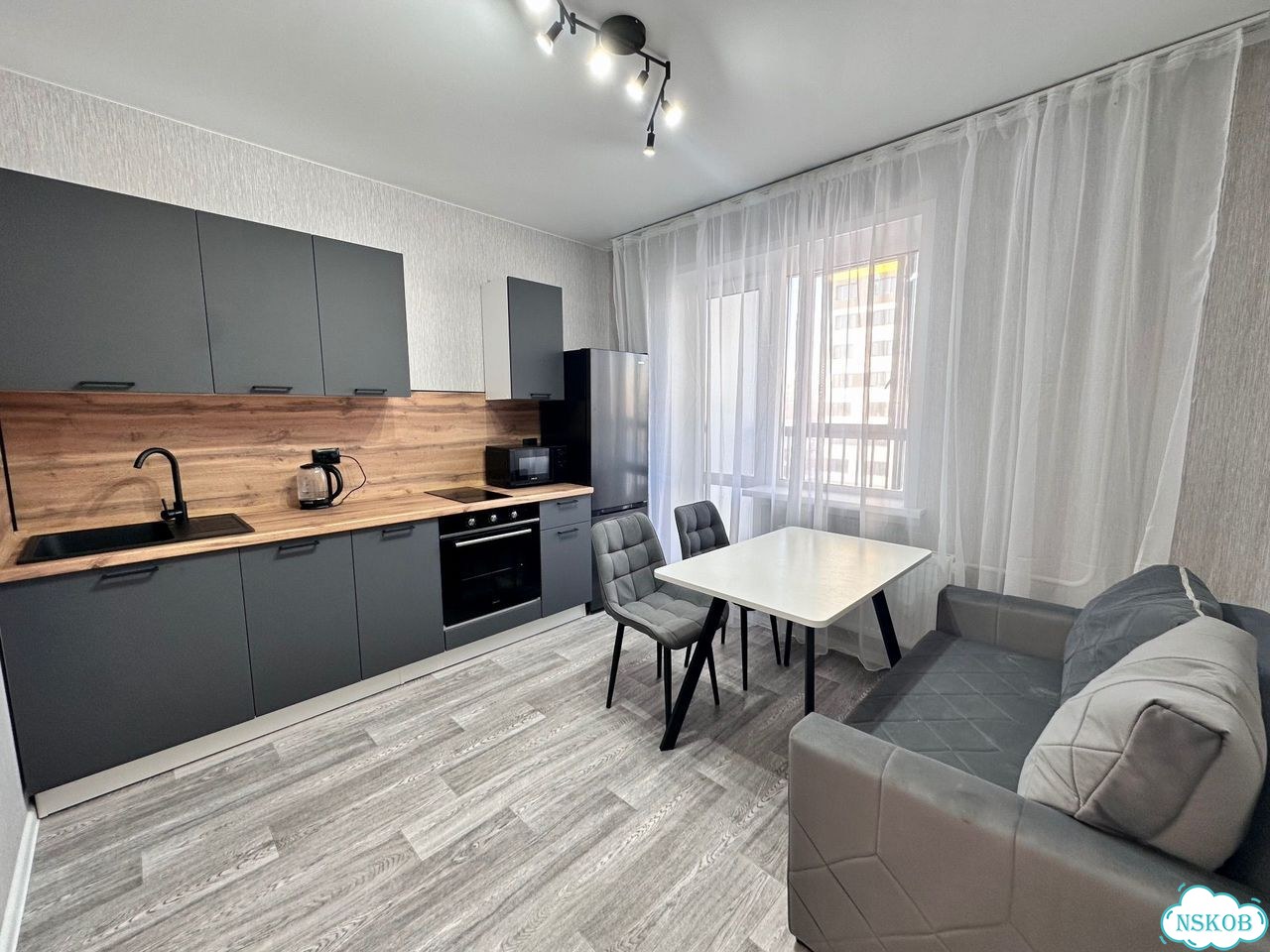 1-к. квартира, 40 м², 4/18 эт. фото 1