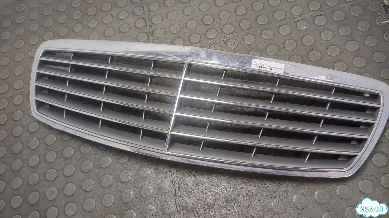 Решетка радиатора Mercedes E W211 фото 1