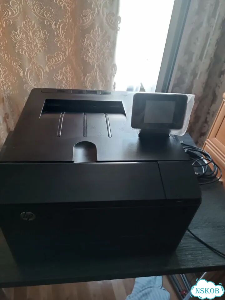 Цветной лазерный принтер нp LaserJet Pro 200 color фото 2