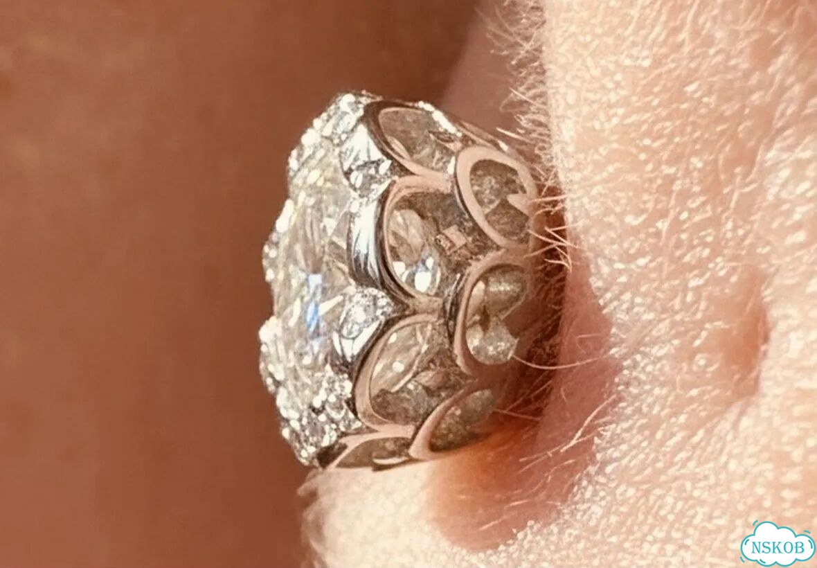 Изысканные серьги с бриллиантами муассанитами 5 мм фото 2