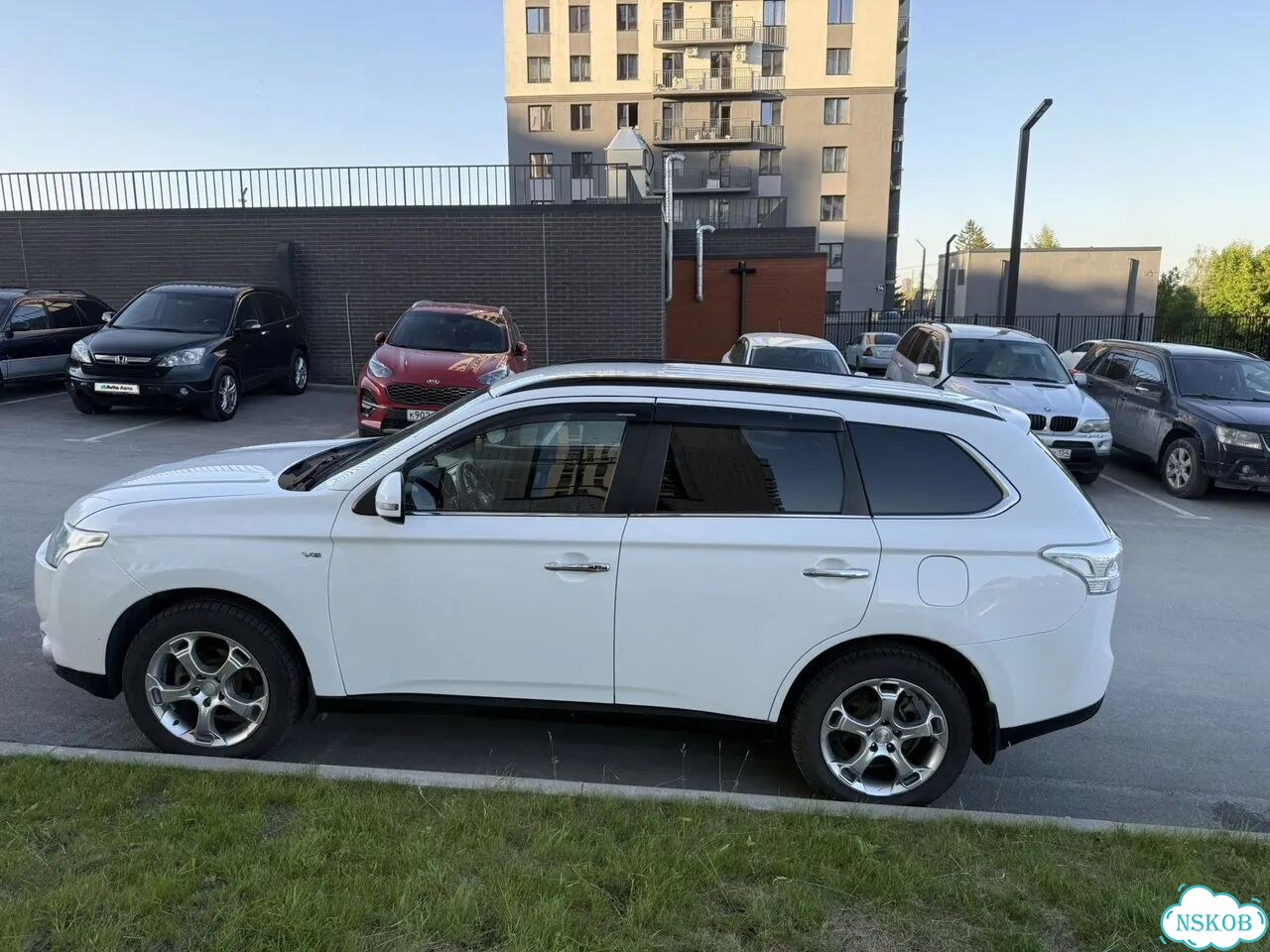 Mitsubishi Outlander 3.0 AT, 2013, 286 000 км фото 3