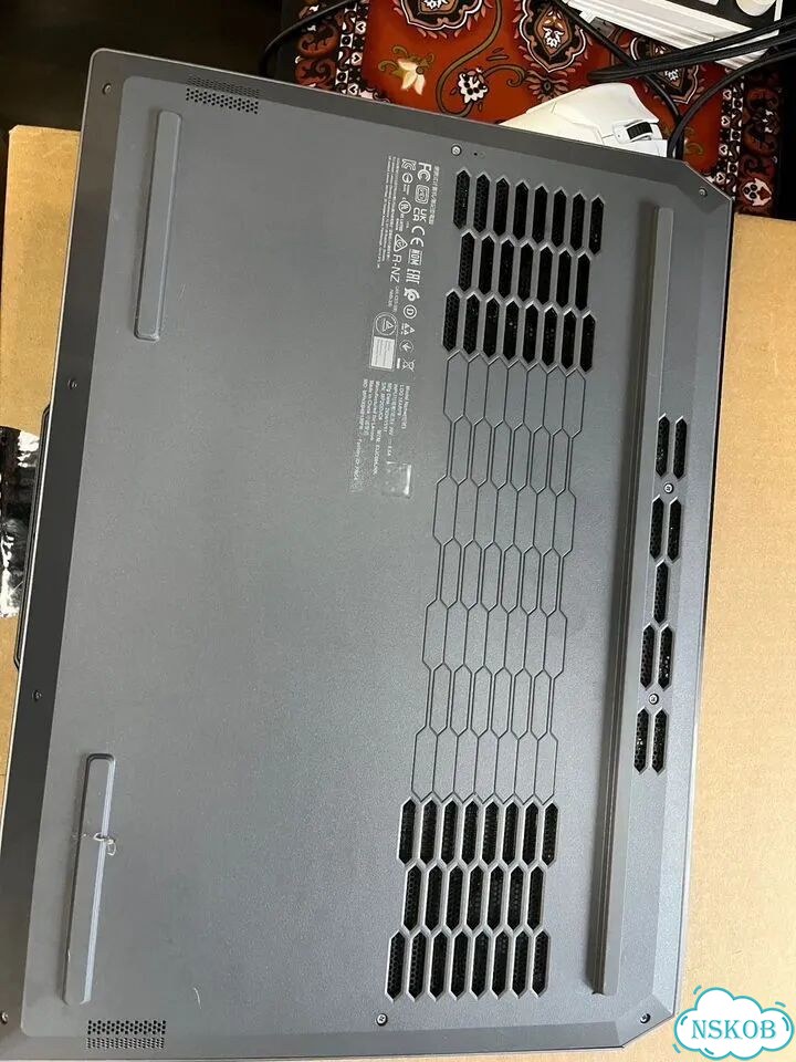Lenovo loq 15arp9 фото 3