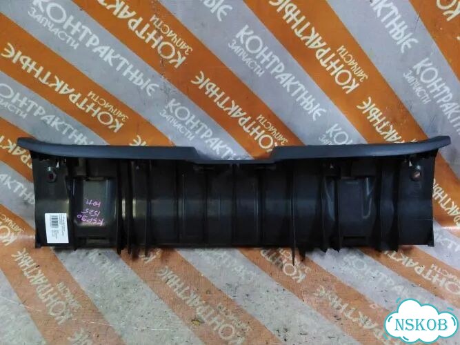Накладка замка багажника Toyota Vitz KSP90 1krfe фото 1