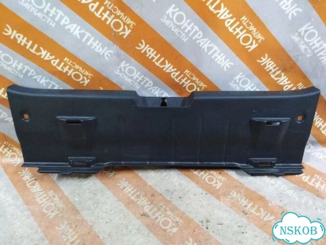 Накладка замка багажника Toyota Vitz KSP90 1krfe фото 3