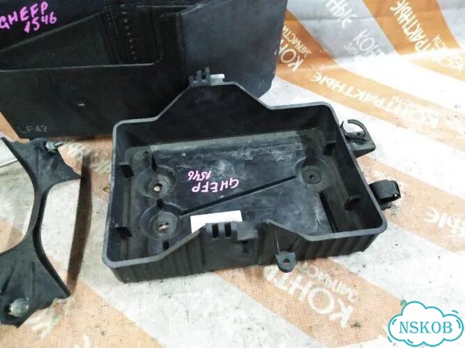 Крепление аккумулятора Mazda Atenza GH5FS L5VE фото 4