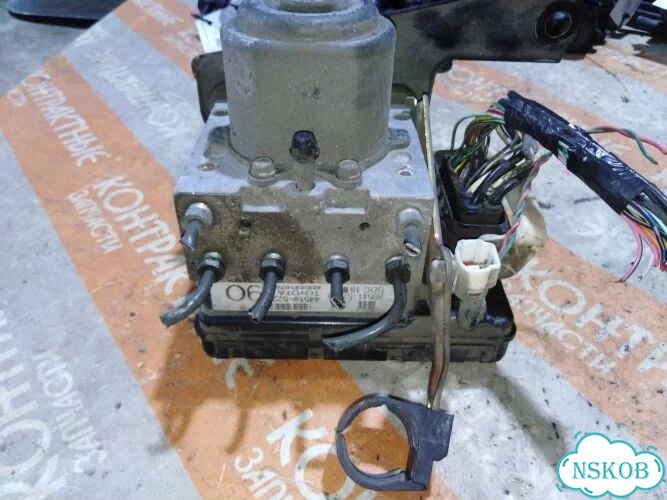 Блок abs Toyota Ist NCP60 2nzfe фото 4