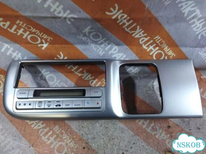Блок управления климат-контролем Honda Stepwagon RF3 K20A фото 1