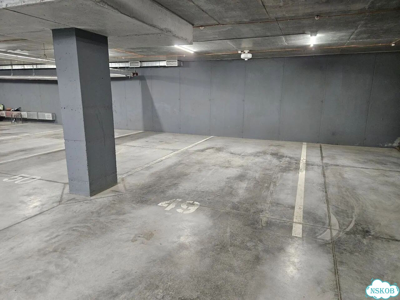 Машиноместо, 18 м² фото 1