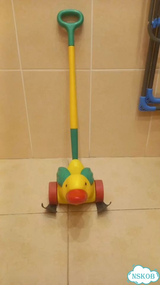 Игрушка каталка с ручкой фото 1