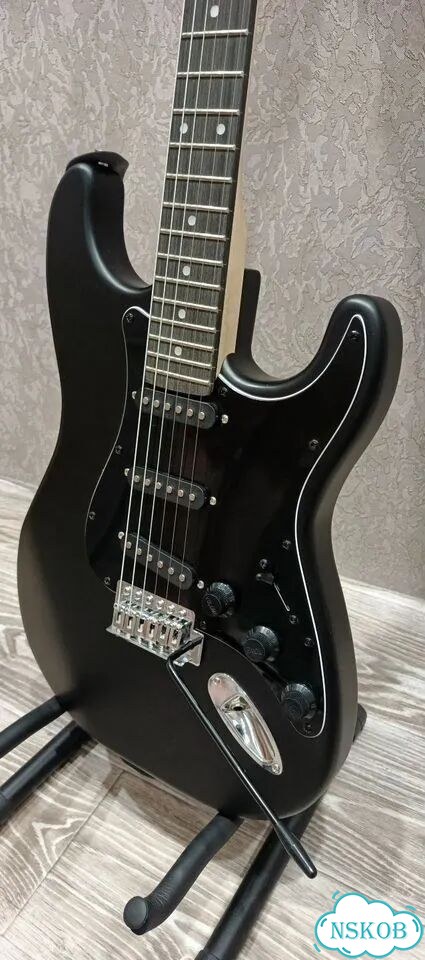 Электрогитара Fender stratocaster фото 1