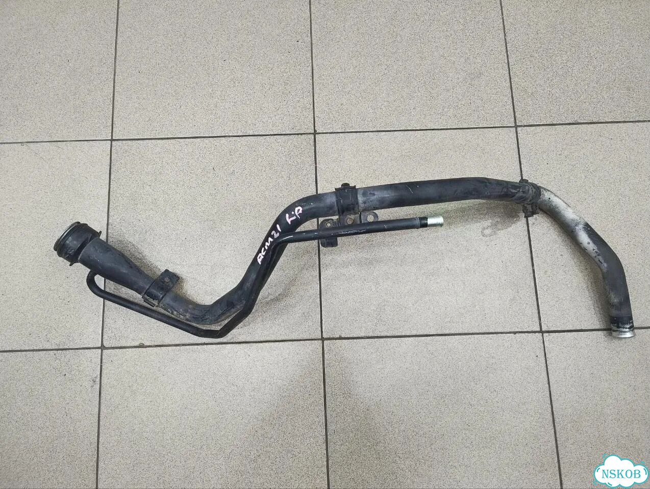 Горловина топливного бака Toyota Ipsum ACM21 2azfe фото 1