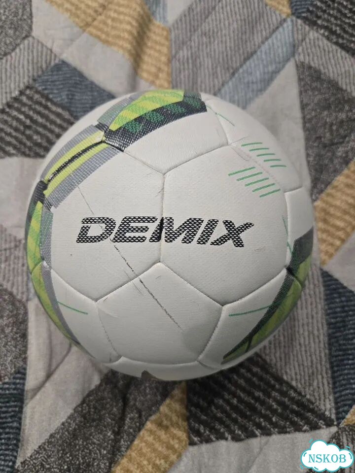 Футбольный мяч demix 4 фото 3