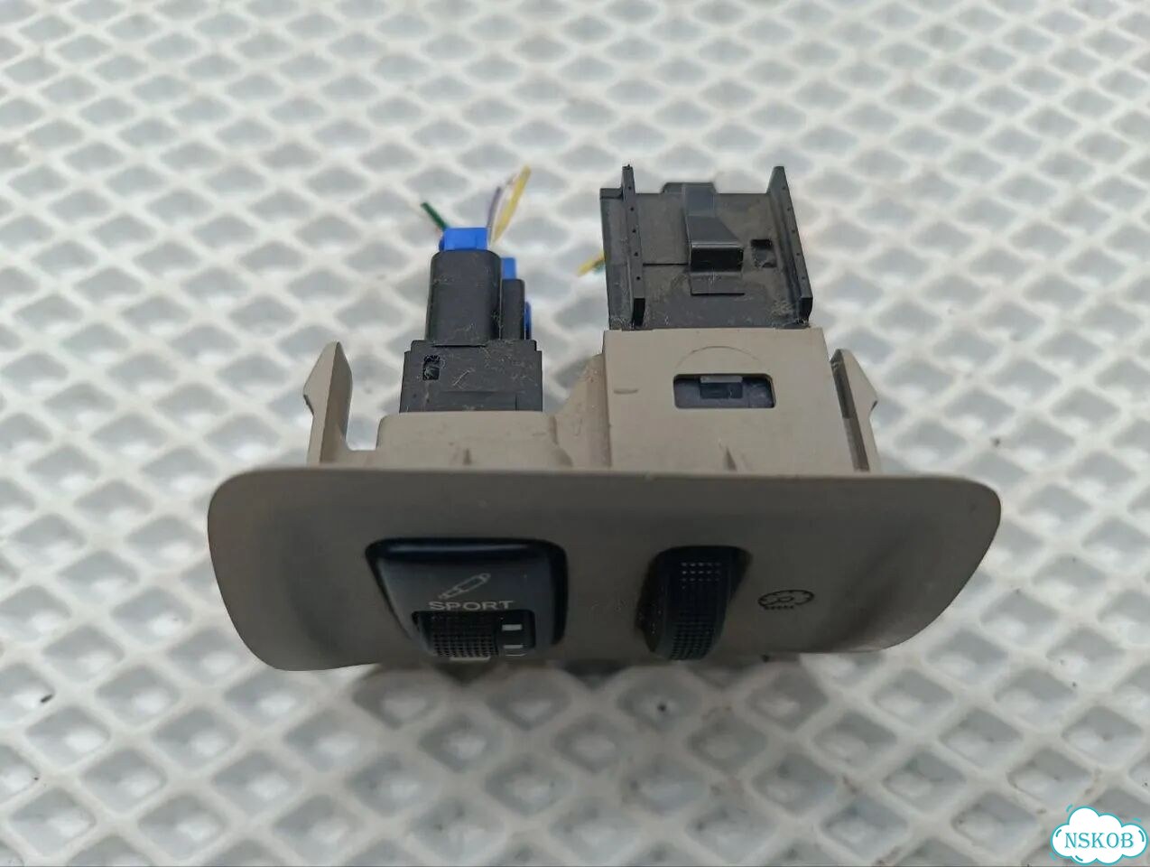 Кнопка режима подвески toyota camry ACV30 2AZ-FE фото 2