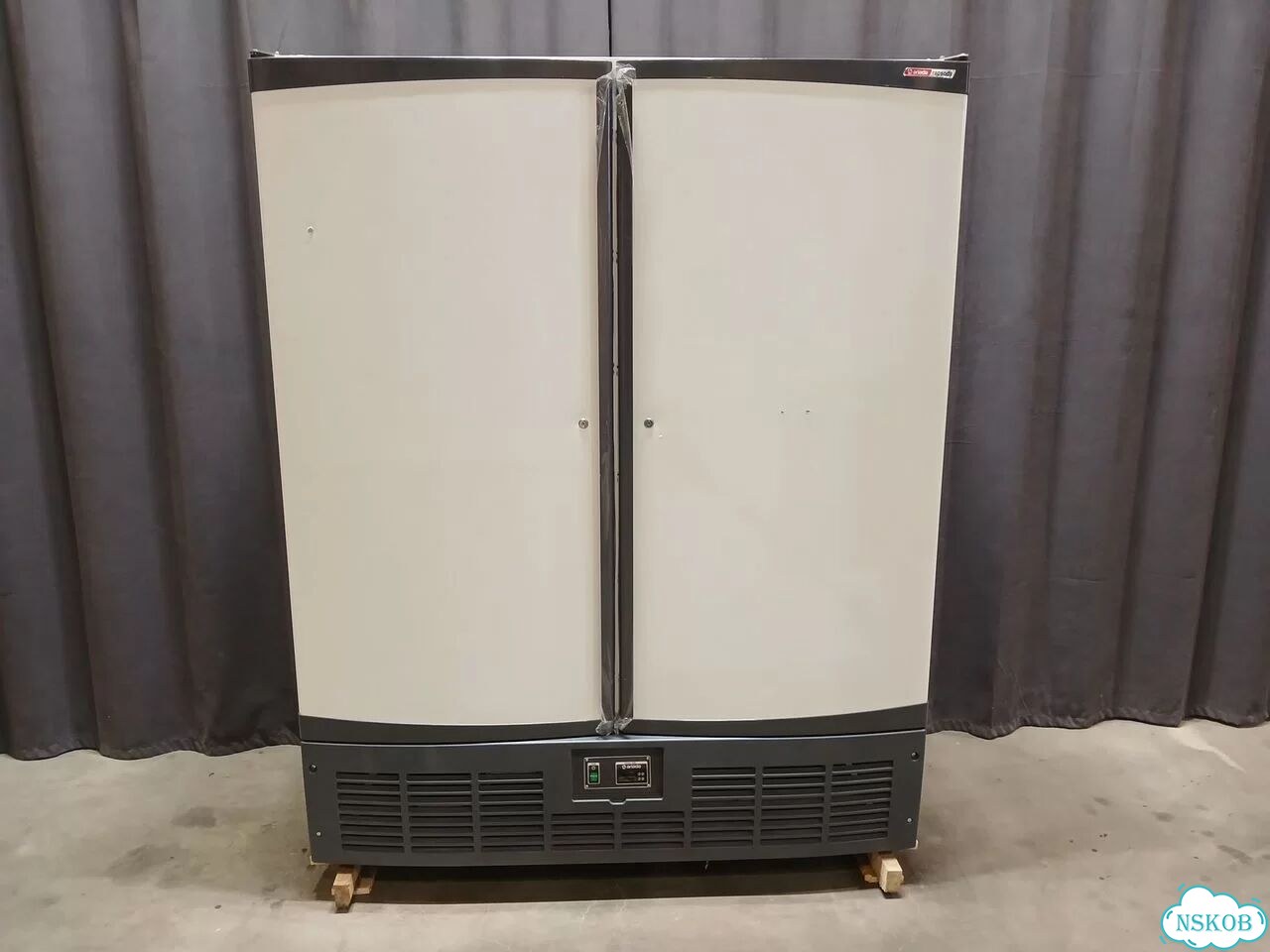 Шкаф холодильный Ариада R1400V (новый) фото 1