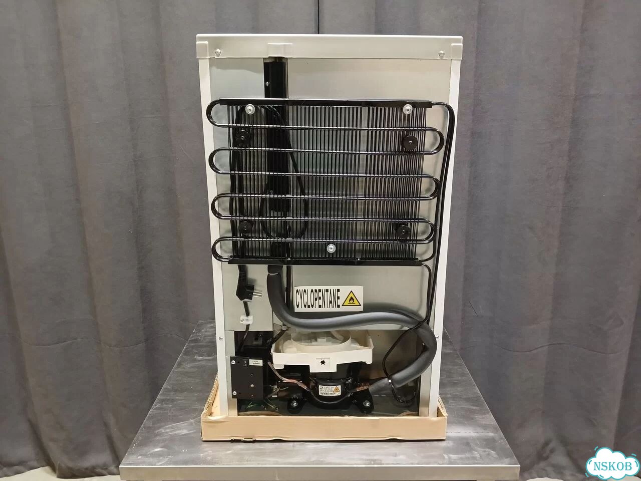Шкаф холодильный tefcold BC145 W/FAN (новый, 109л) фото 10