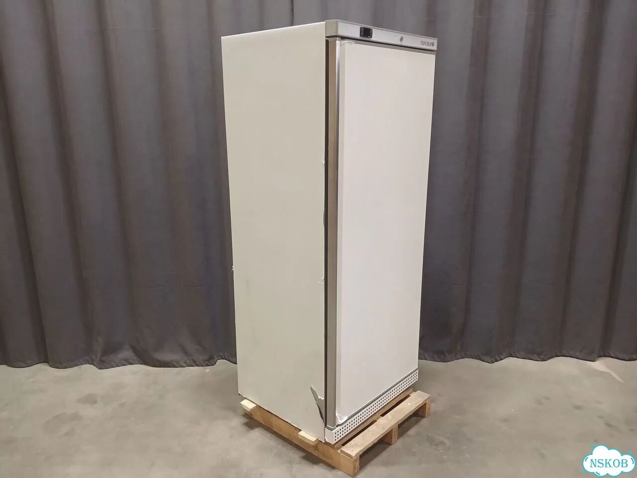 Шкаф морозильный Tefcold UF600S (новый, 555л) фото 1