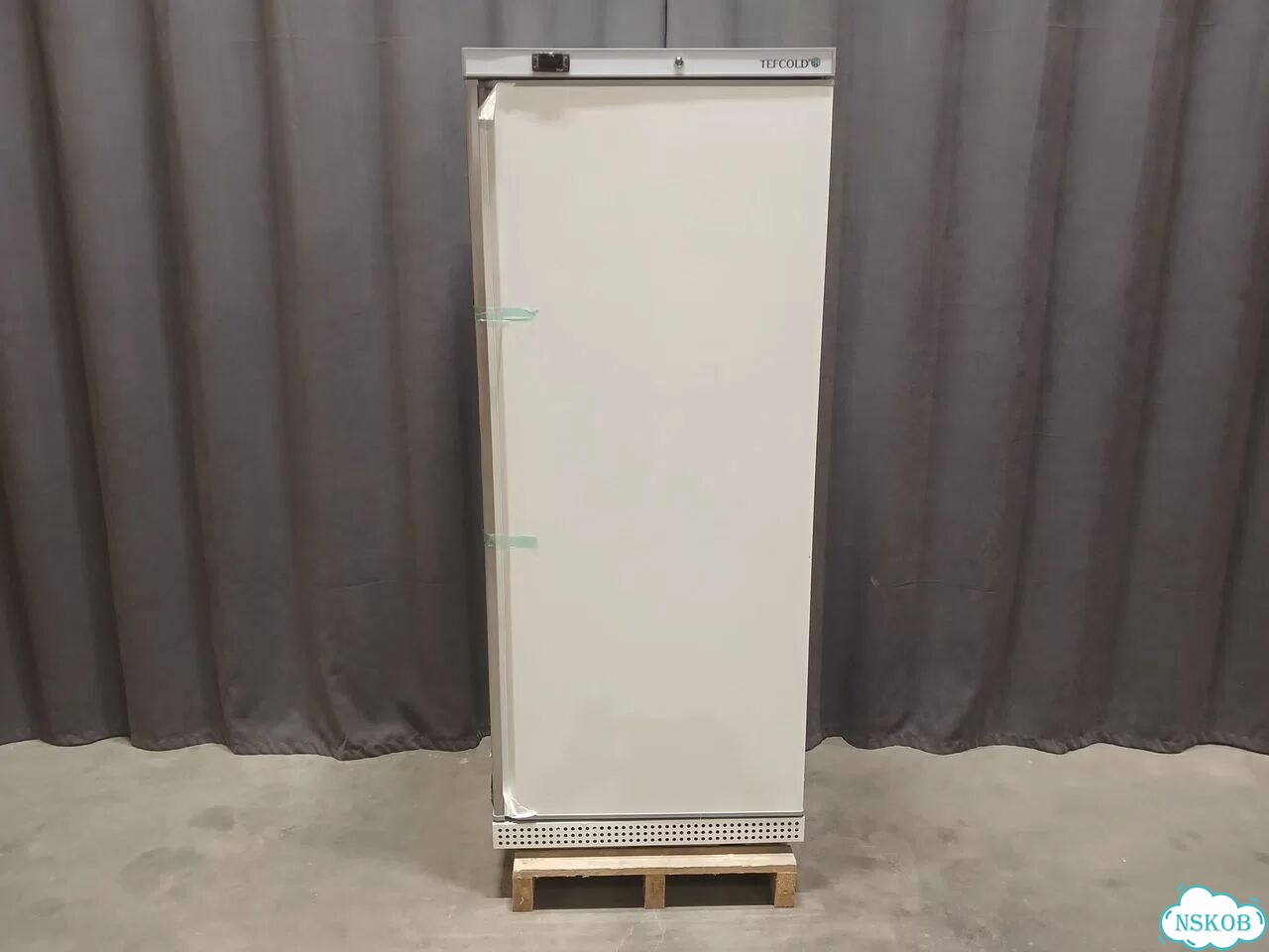 Шкаф морозильный Tefcold UF600S (новый, 555л) фото 3